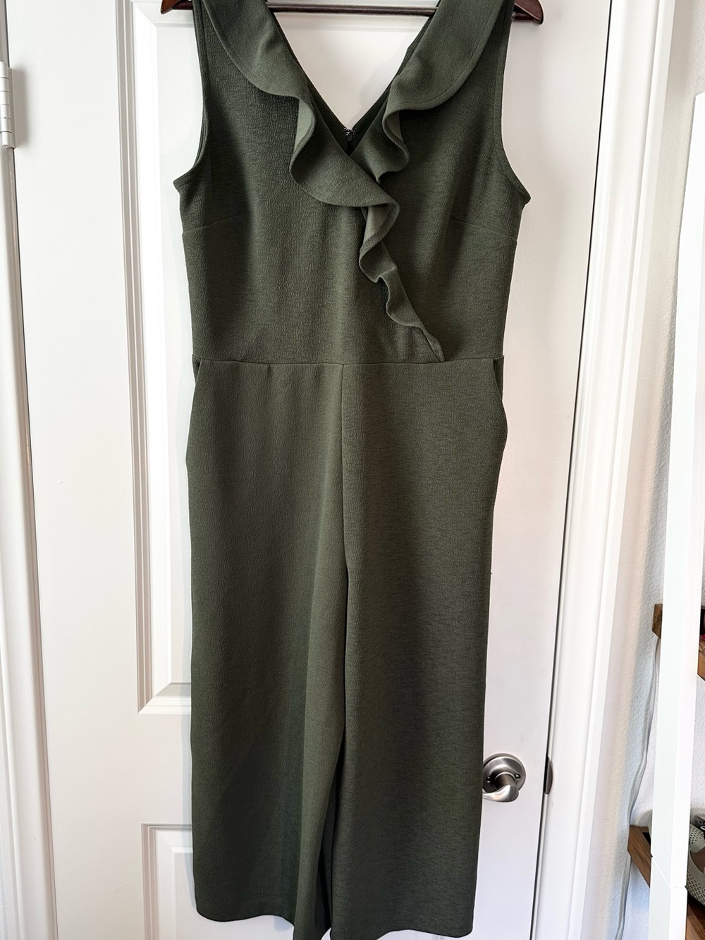 Spense Olive Green Ruffle V Neck Jumpsuit Fall Wedding Guest Medium
